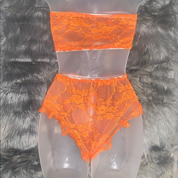 Lace‎ two piece - Picture 2 of 2